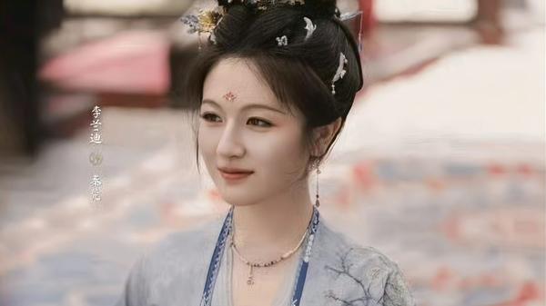 配资平台查询 李兰迪刮彩票误以为中7万，粉丝揭秘：竟是定制的？